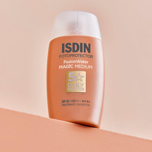 ISDIN Fotoprotector Fusion Water MAGIC Medium SPF 50, Protector Solar Facial Ultraligero Con Color, Crema Solar Que Unifica El Tono Y Protege Con Tecnología Full Spectrum, En 3 Tonos -50 ml